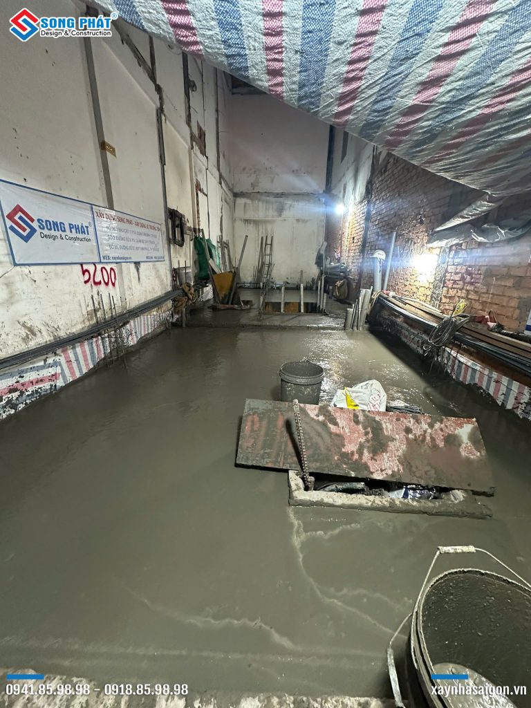 Đổ bê tông móng - sàn trệt