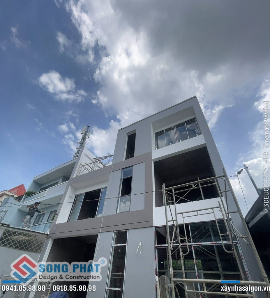 10/06 lắp cửa nhôm công trình.