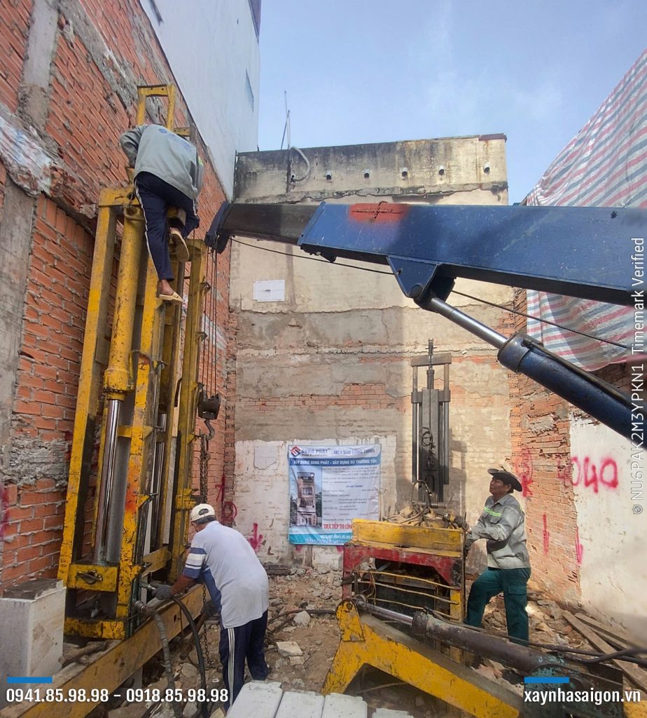 10/06 thi công ép cọc.