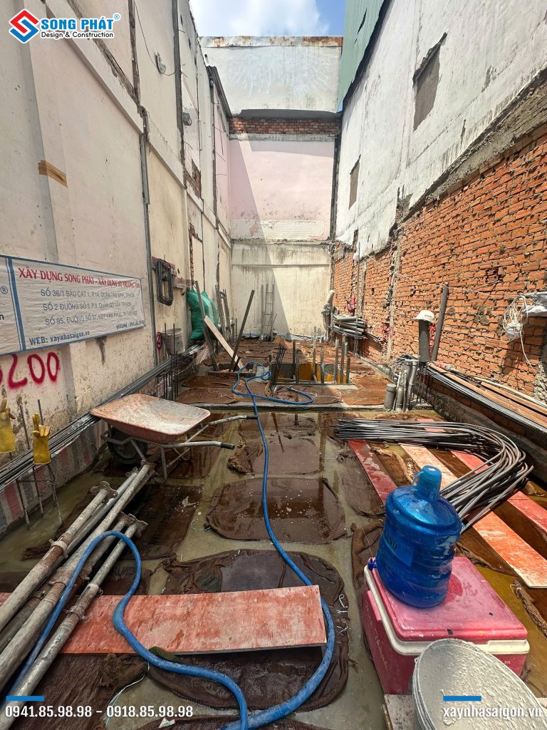 Bao che, tưới ẩm bảo dưỡng bê tông sàn 