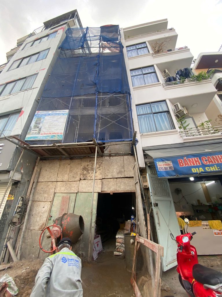 Mặt tiền công trình đang thi công