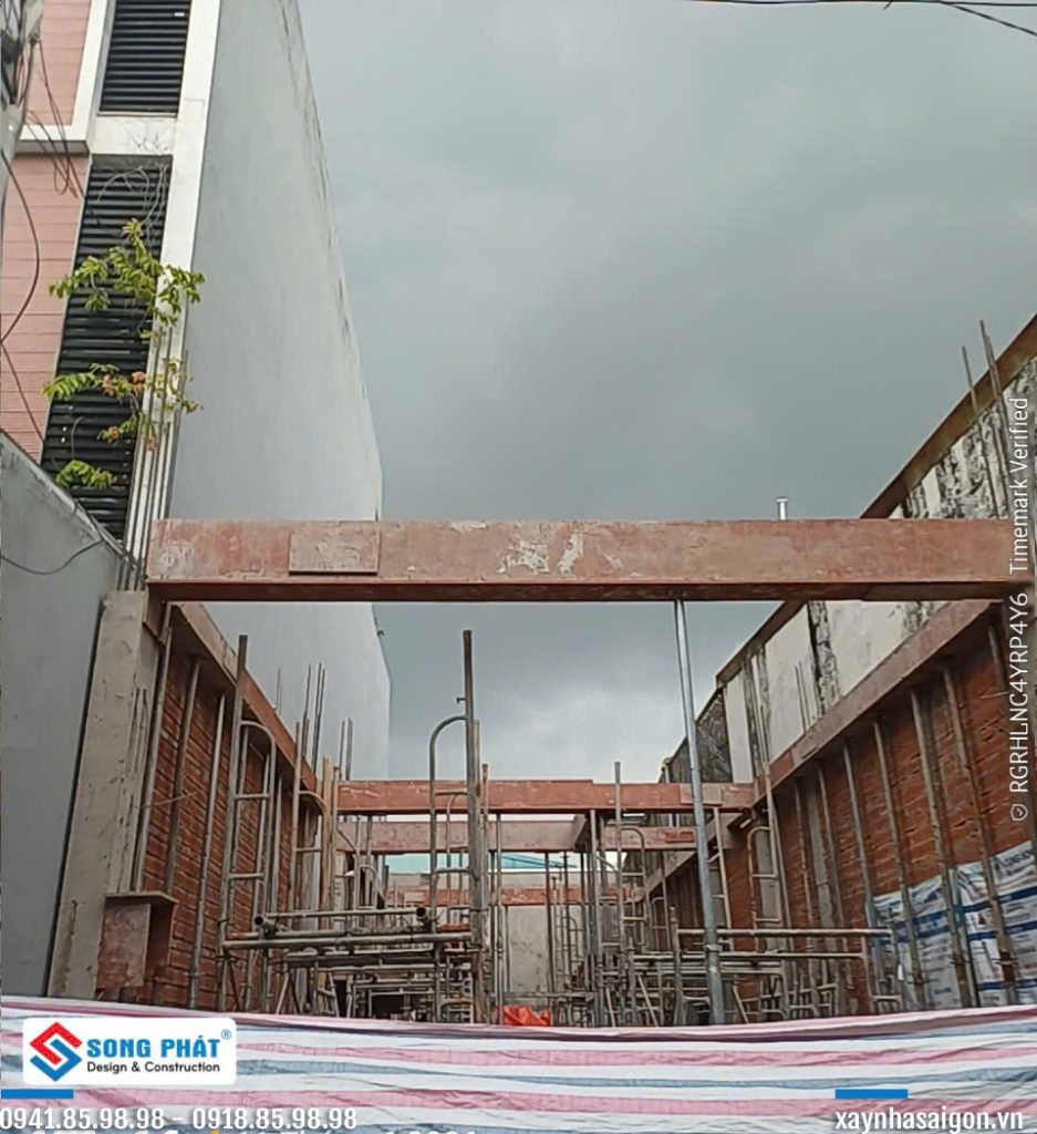 11/06 gia công lắp dựng cốp pha dầm lầu 1.