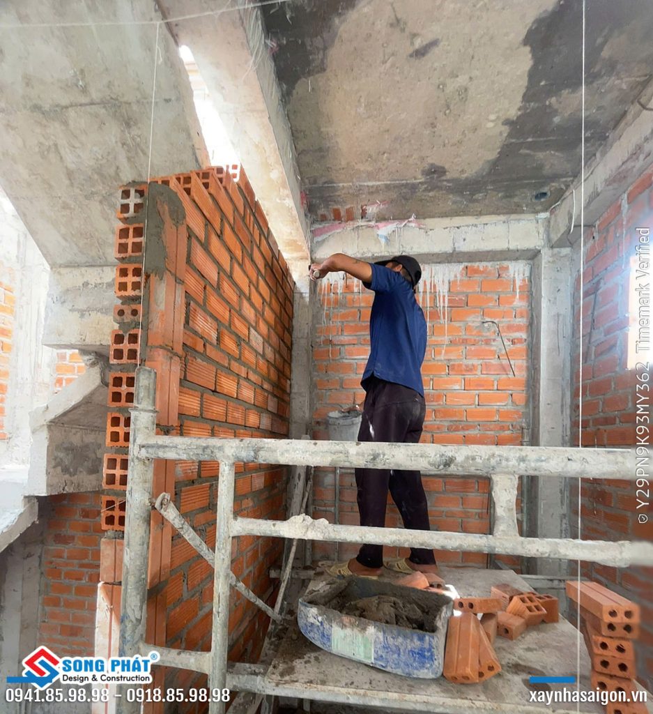 11/06 xây tường ngăn lầu 2.