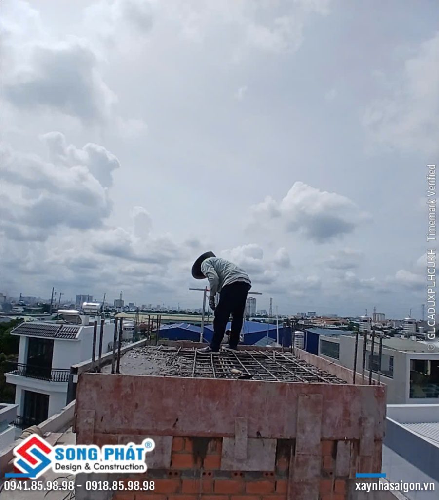 11/06 đổ bê tông dầm sàn tum.