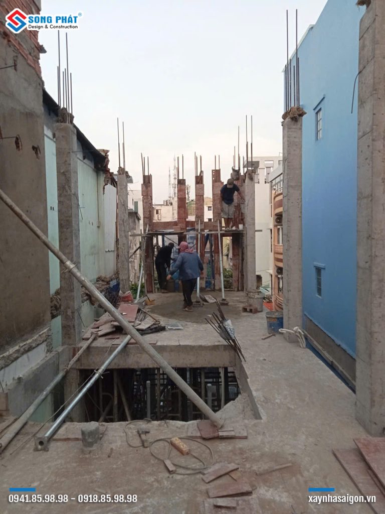 03/03 Đổ bê tông cột lầu 2