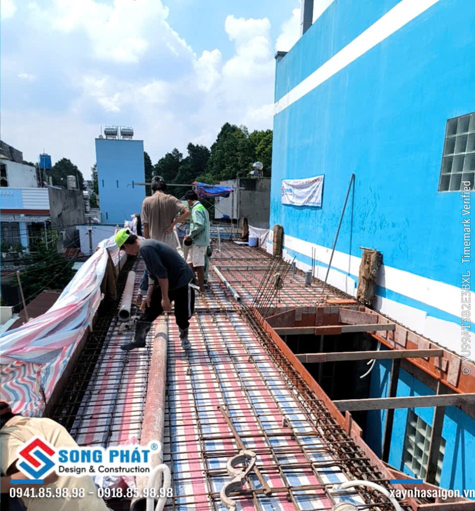 12/06 gia công lắp dựng thép dầm sàn lầu 2.