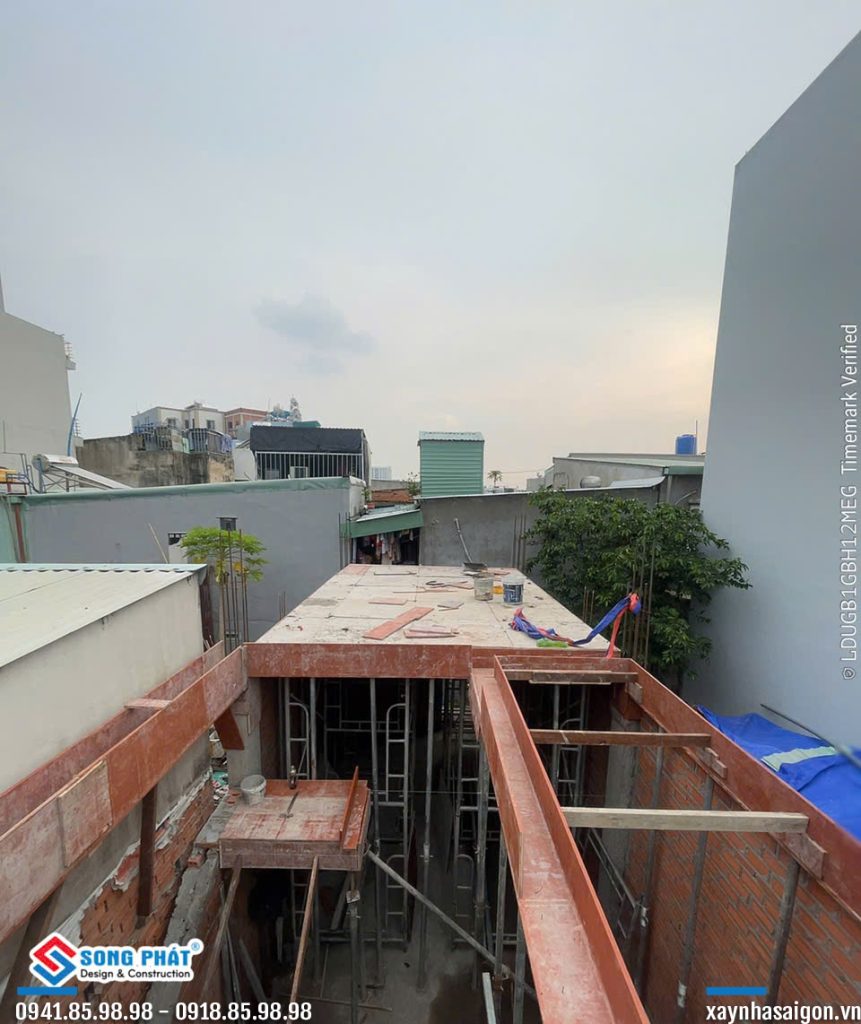 12/06 gia công lắp dựng cốp pha dầm lầu 1.
