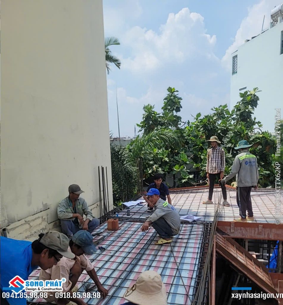 12/06 gia công lắp dựng cốt thép lầu 1.