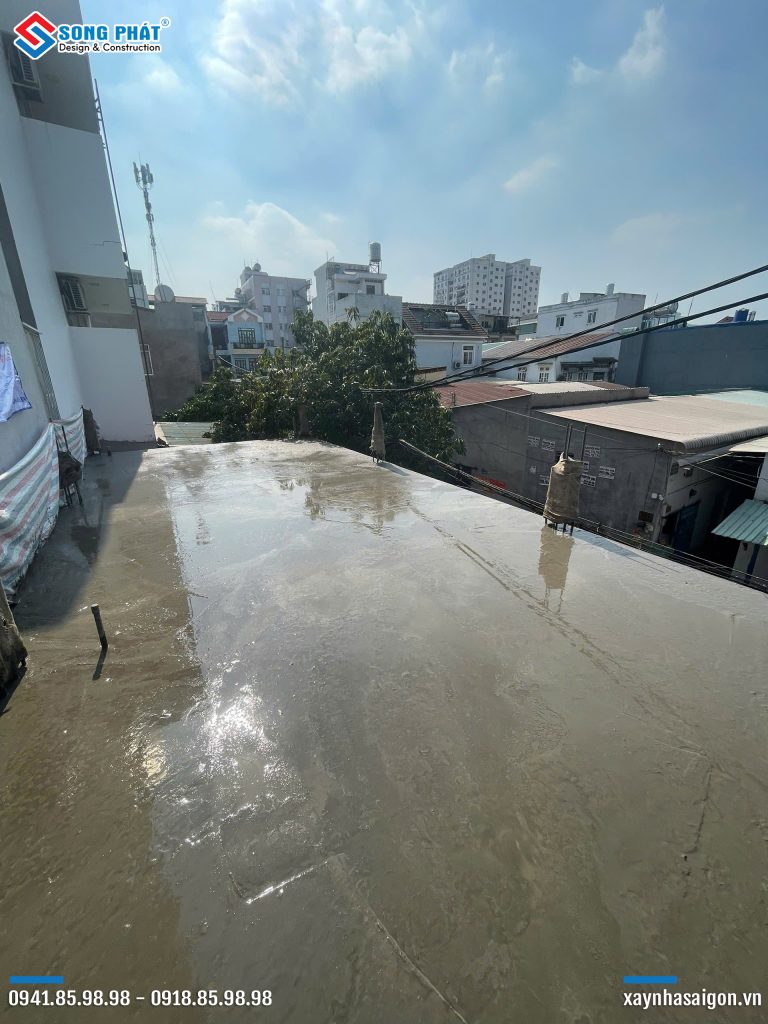 04/04 Đổ bê tông sàn lầu 1