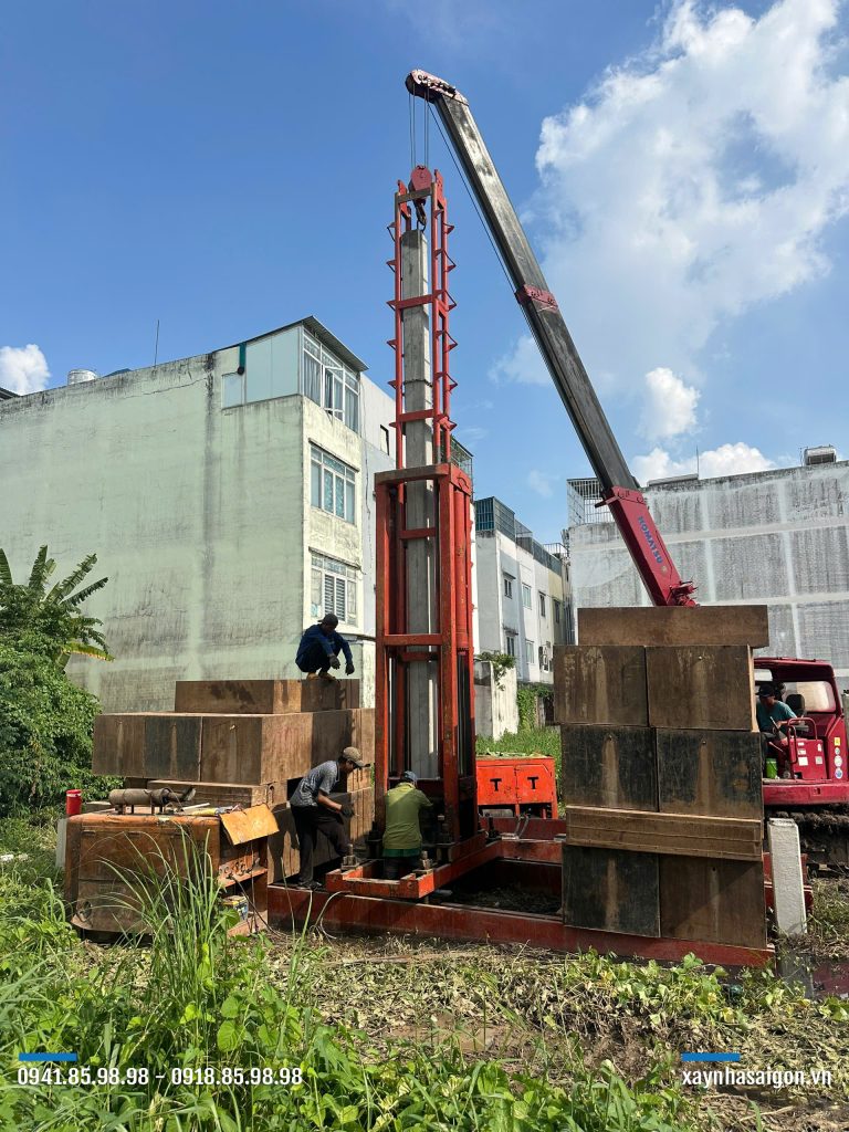 13/06 thi công ép cọc.