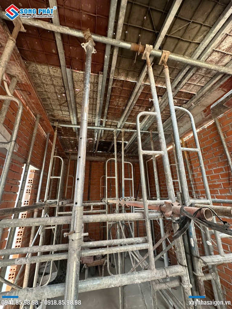 10/03 Gia công lắp dựng coffa sàn sân thượng