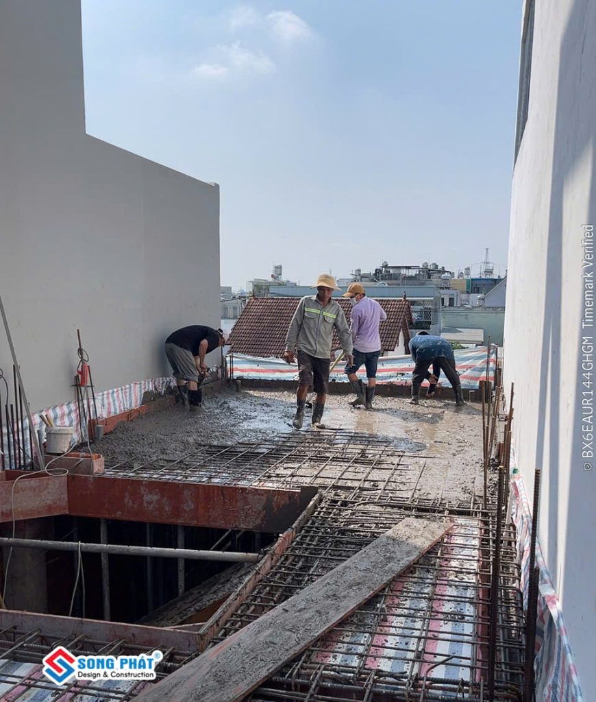 13/06 đổ bê tông dầm sàn sân thượng.