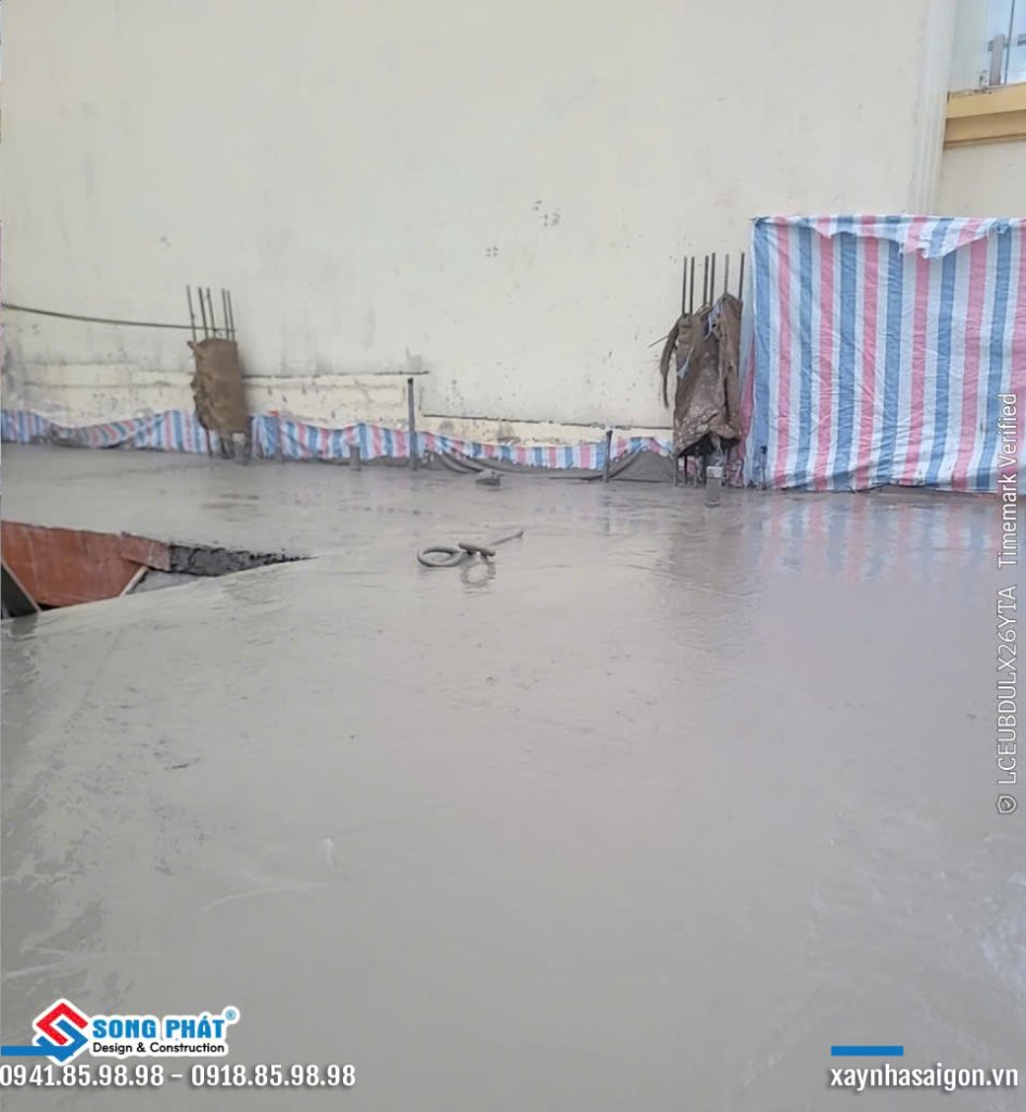 13/06 đổ bê tông lầu 1.