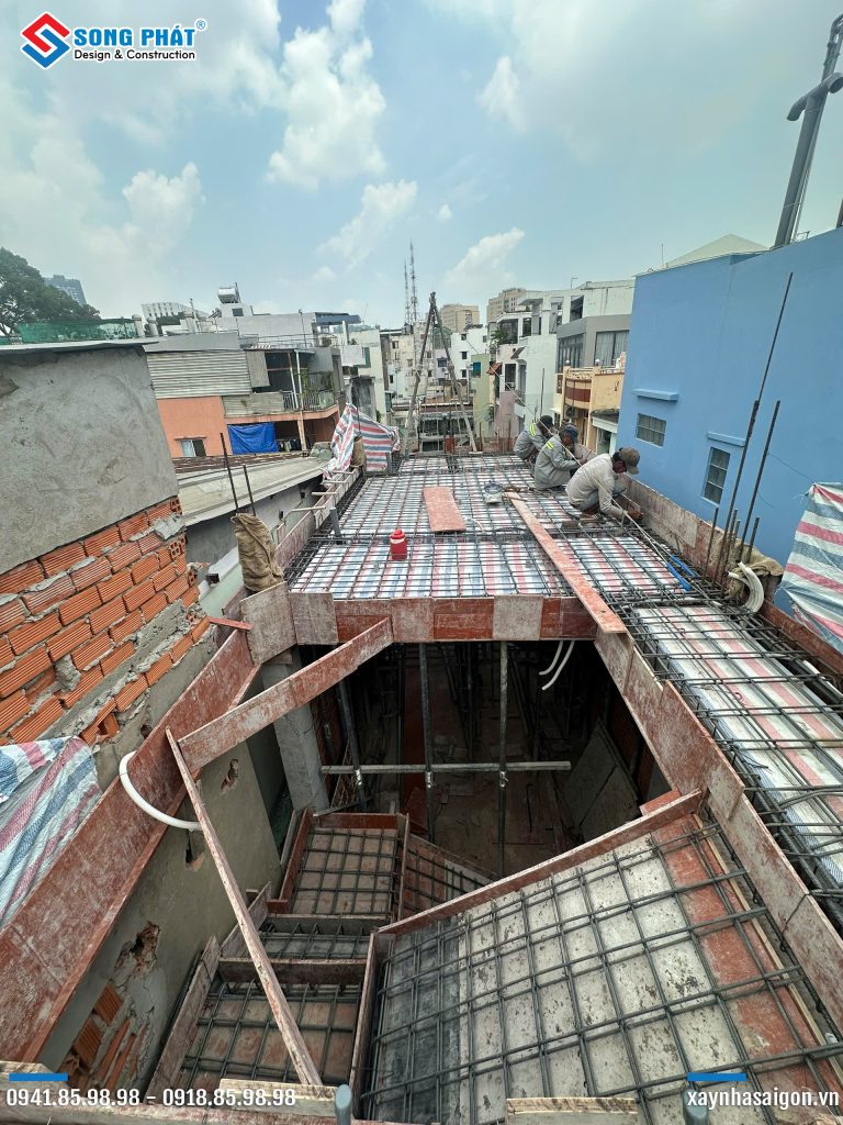 12/03 Hoàn thiện lắp đặt thép sàn sân thượng