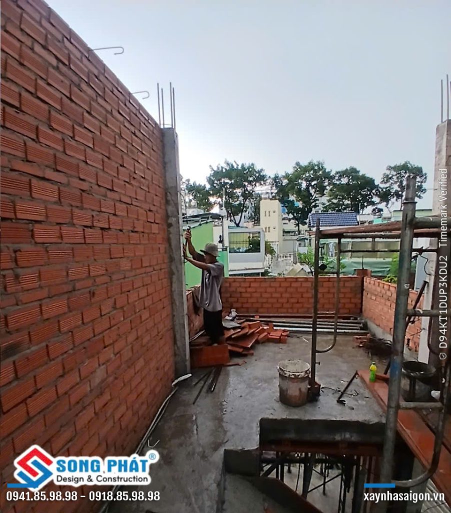 15/06 xây tường bao sân thượng.