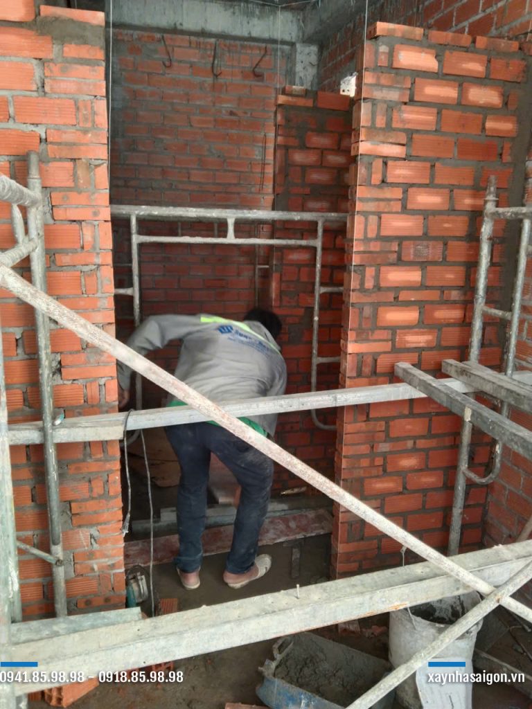 15/06 xây tường ngăn lầu 1.