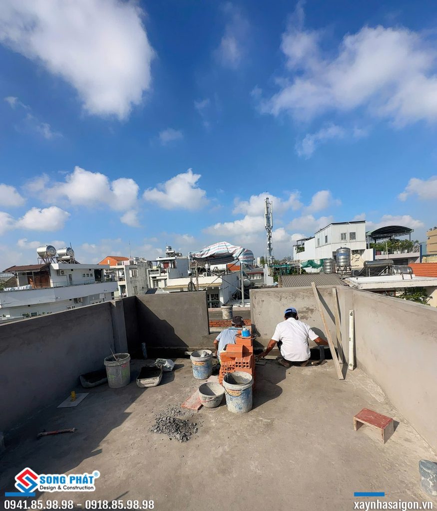 15/06 tô tường bao mái.