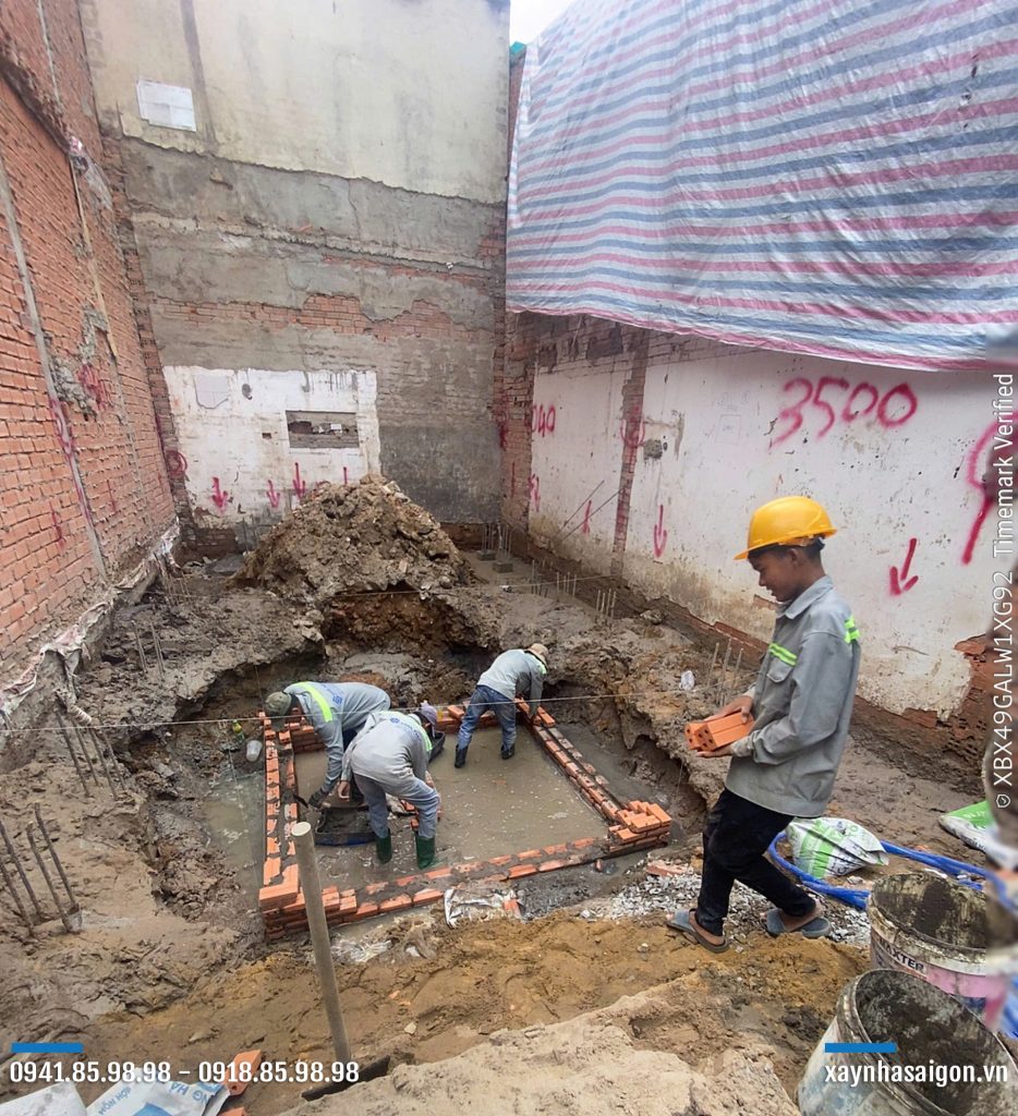 16/06 xây hầm tự hoại.