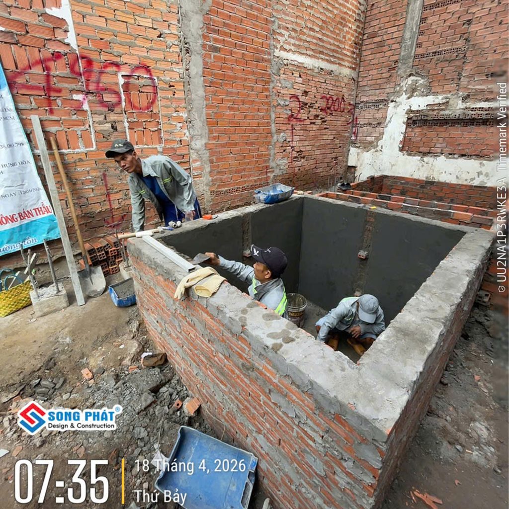 18/04 Xây tô hầm tự hoại