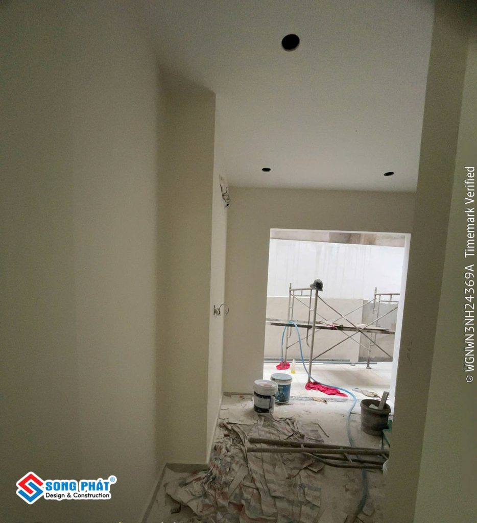 16/06 Thi công sơn nước lầu 1, lầu 2 và tầng trệt.