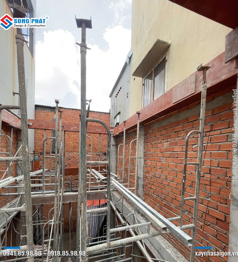 17/06 gia công lắp dựng cốp pha dầm sàn lầu 1.