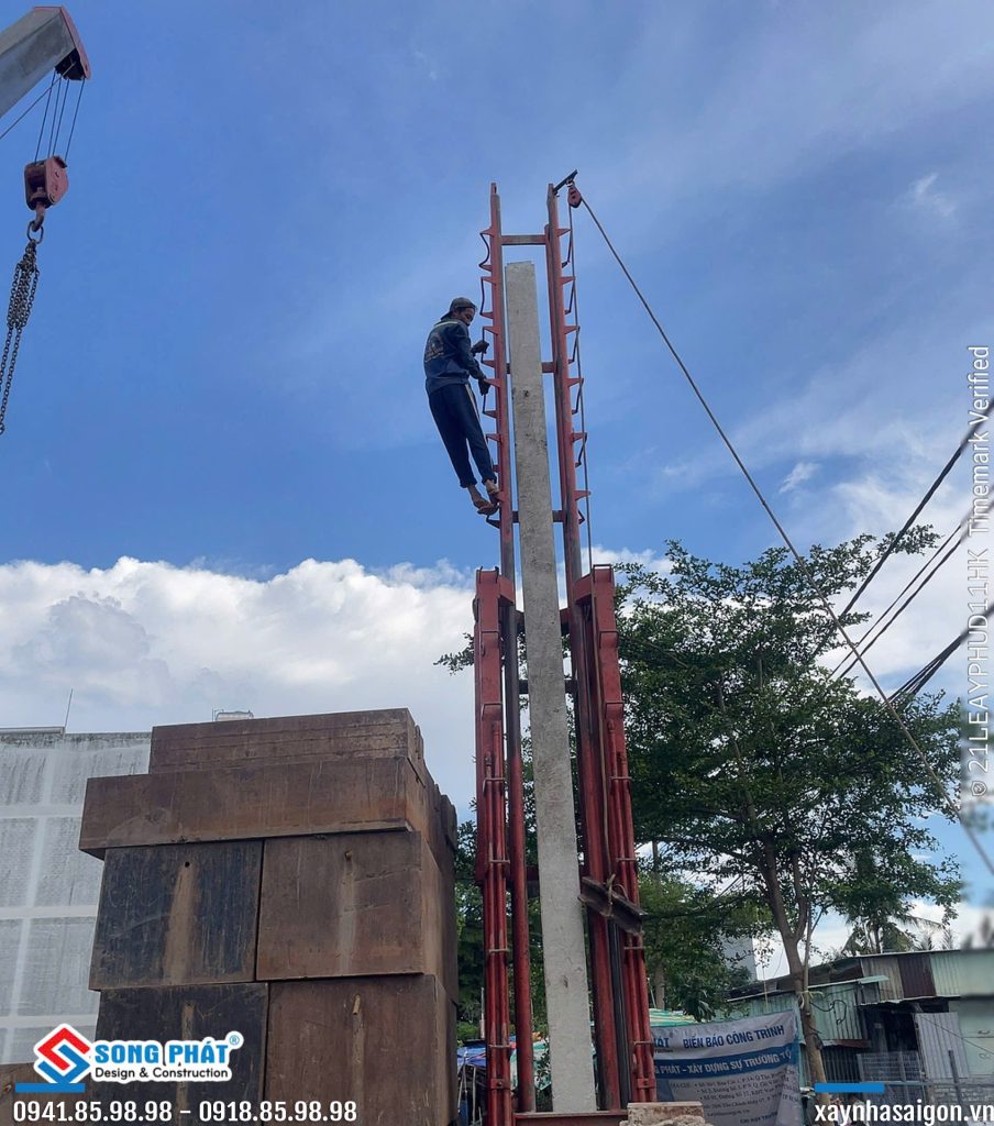17/06 thi công ép cọc.