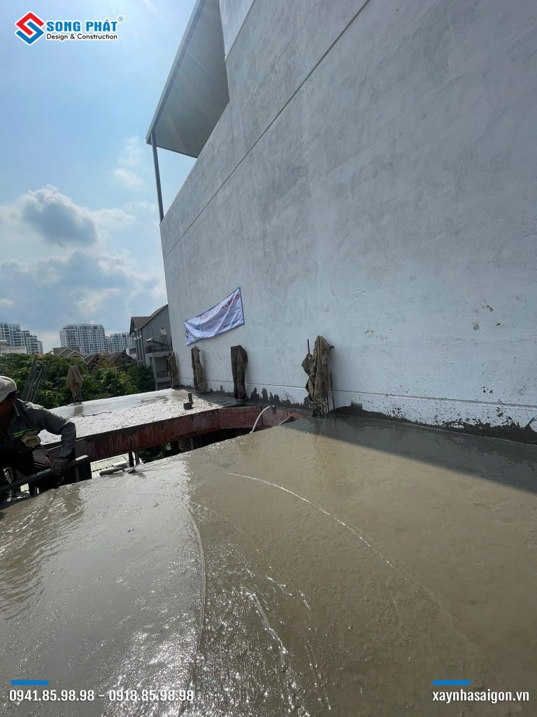 Đổ bê tông sàn lầu 2