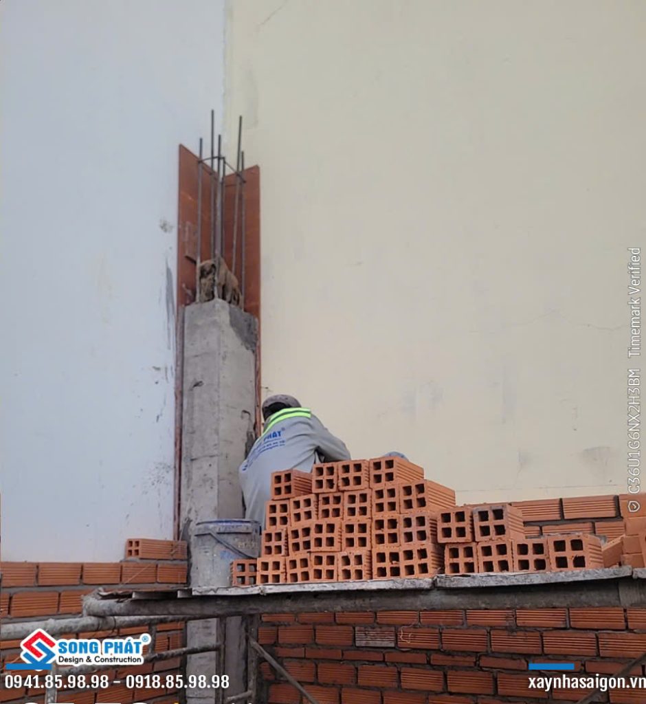 17/06 xây tường lầu 1.