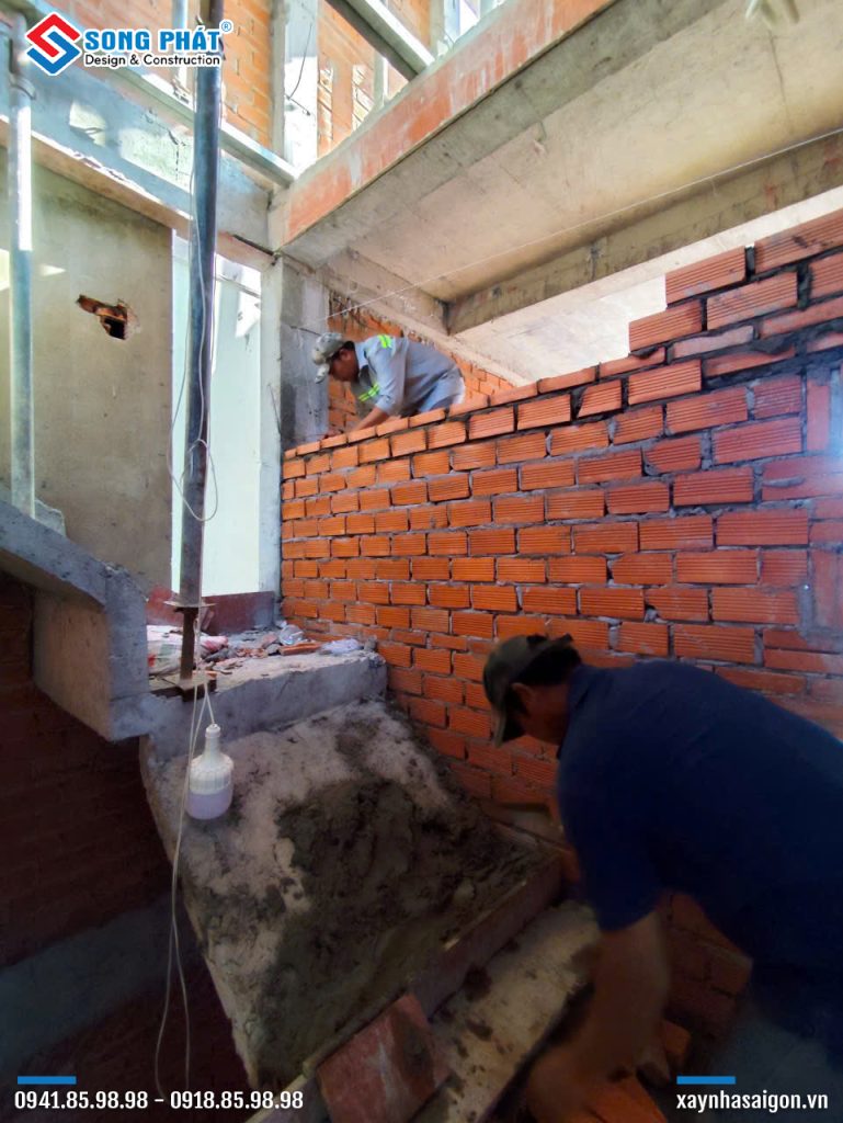 28/03 Xây tường ngăn lầu 2