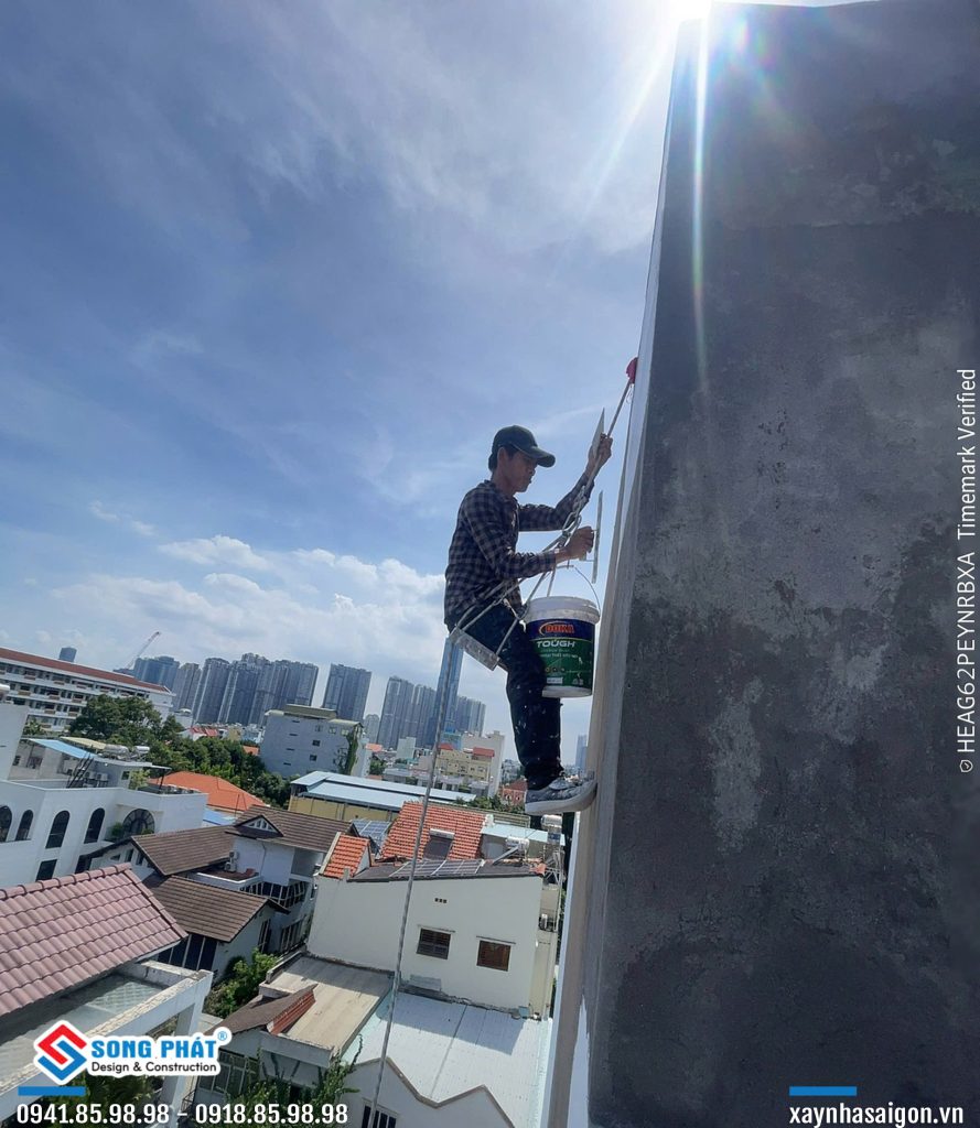 21/06 thi công sơn nước vách song phải mặt tiền.