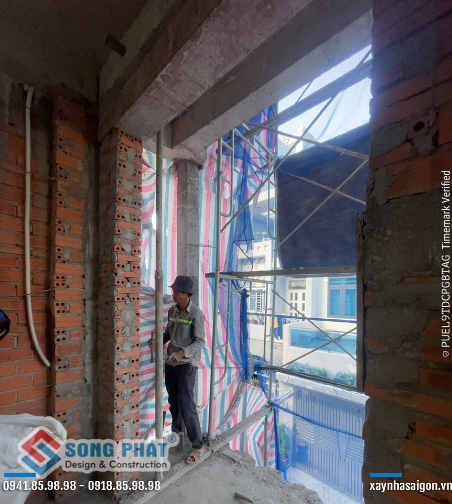 22/06 xây tường cánh gà lầu 2.