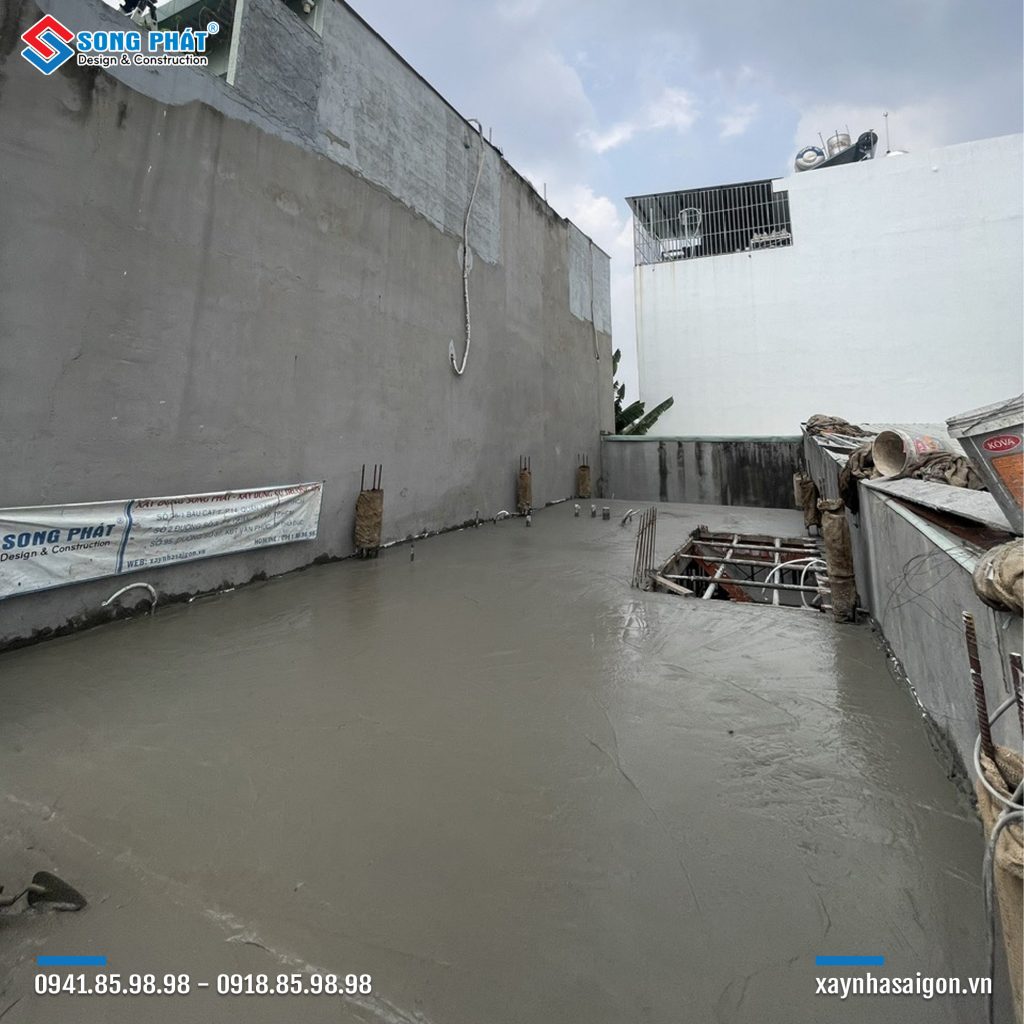 15/03 Đổ bê tông sàn lầu 1