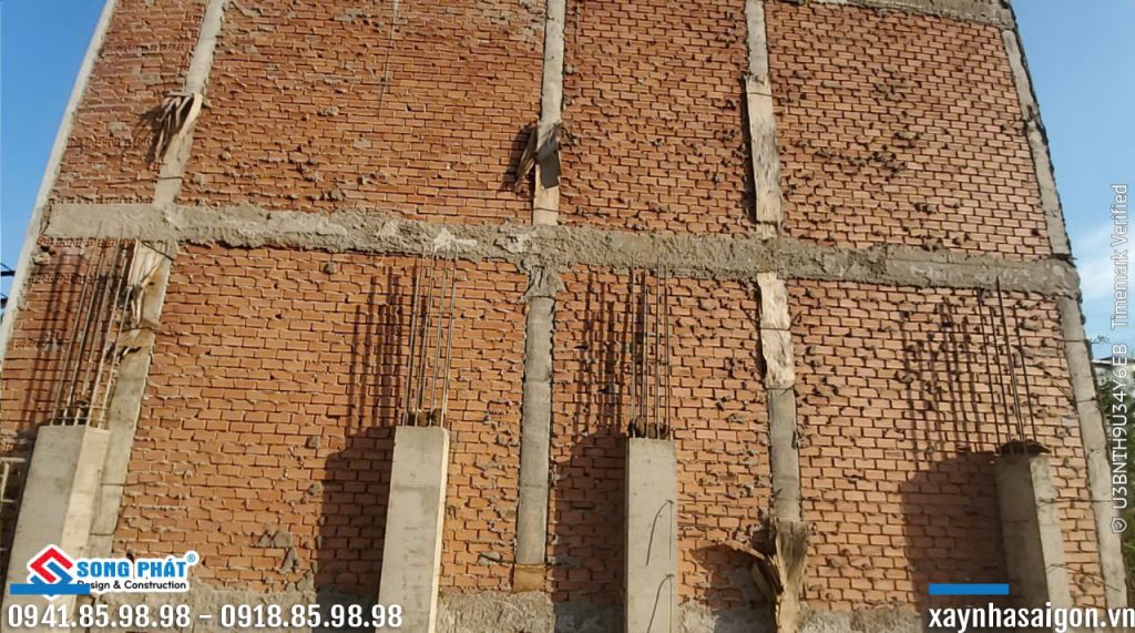 23/06 xây tường tầng lửng.