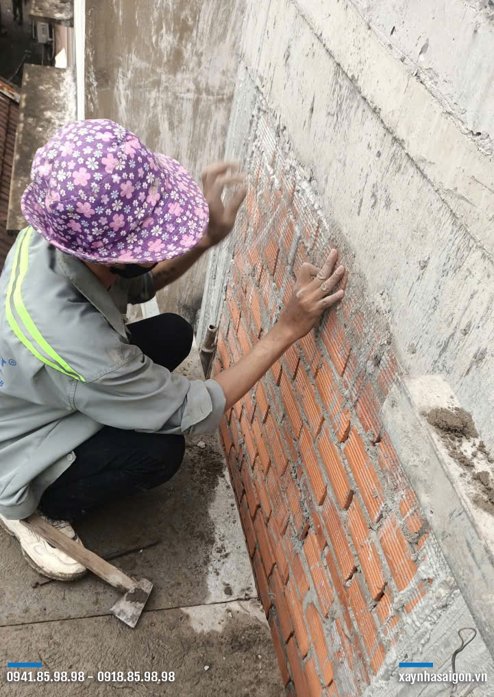 Công tác đóng lưới móc cáo trước khi tô tường.
