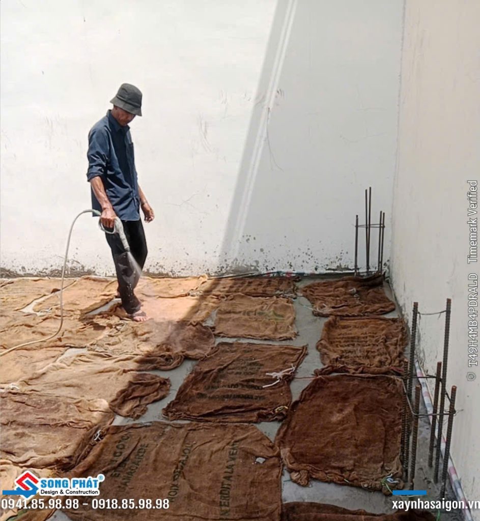 Bảo dưỡng bê tông lầu 2.