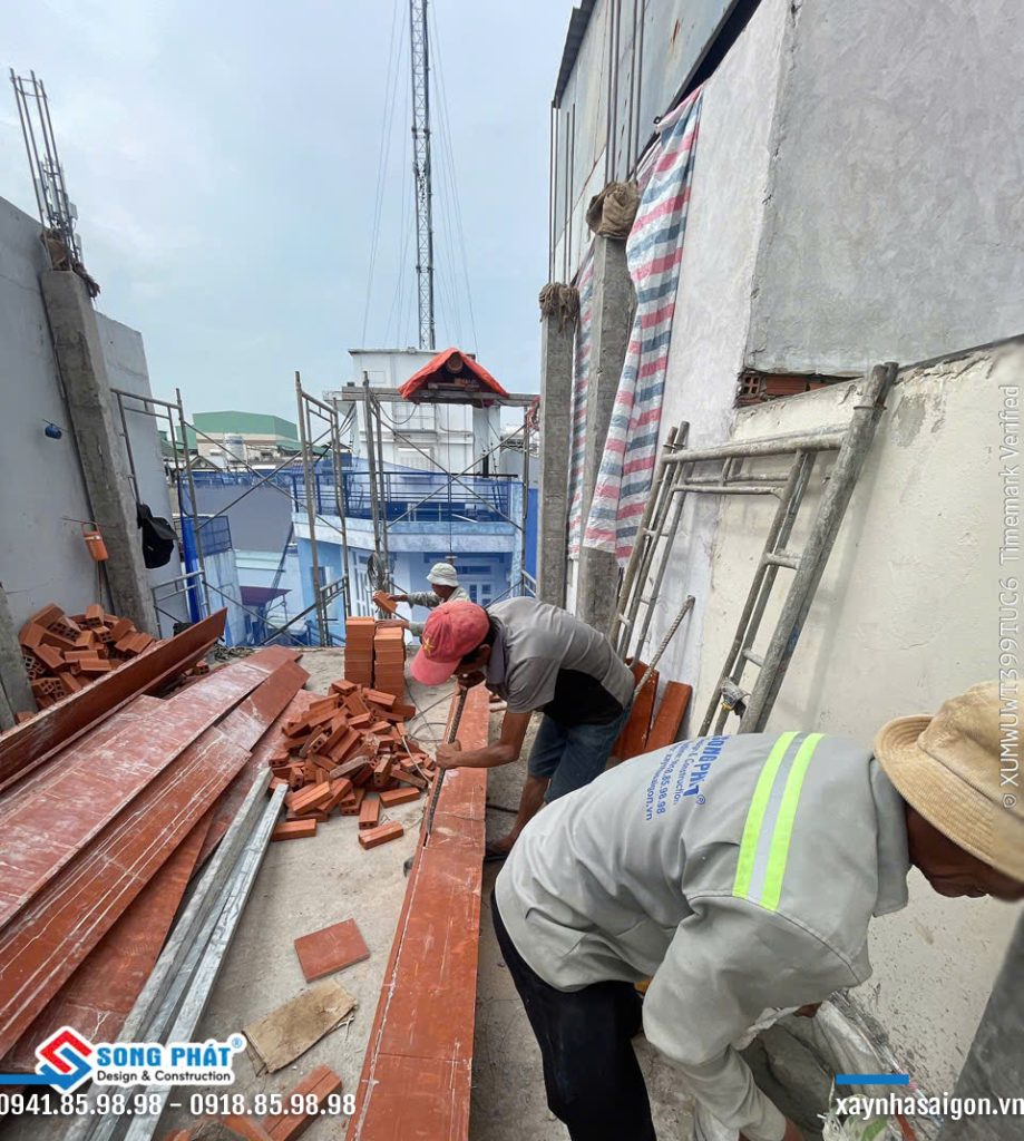 25/05 tháo cốp pha lầu 3.
