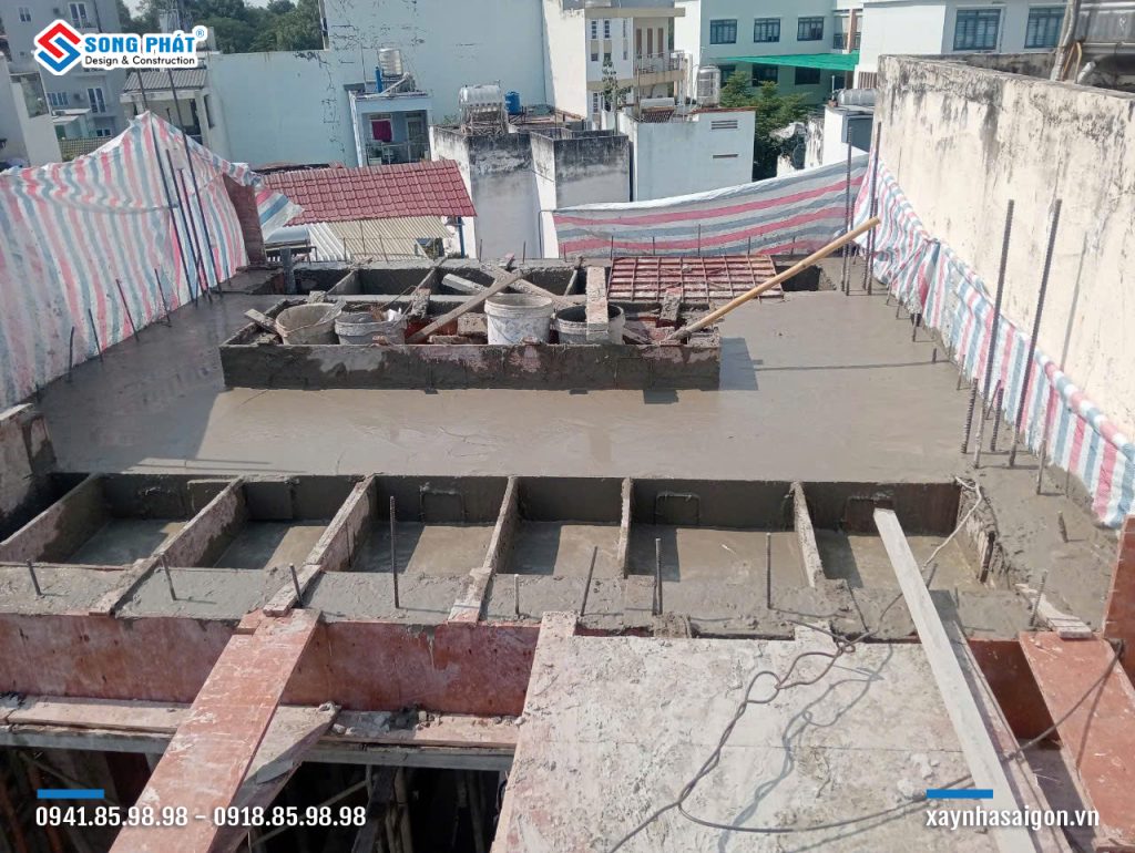 31/01 Đổ bê tông sàn mái