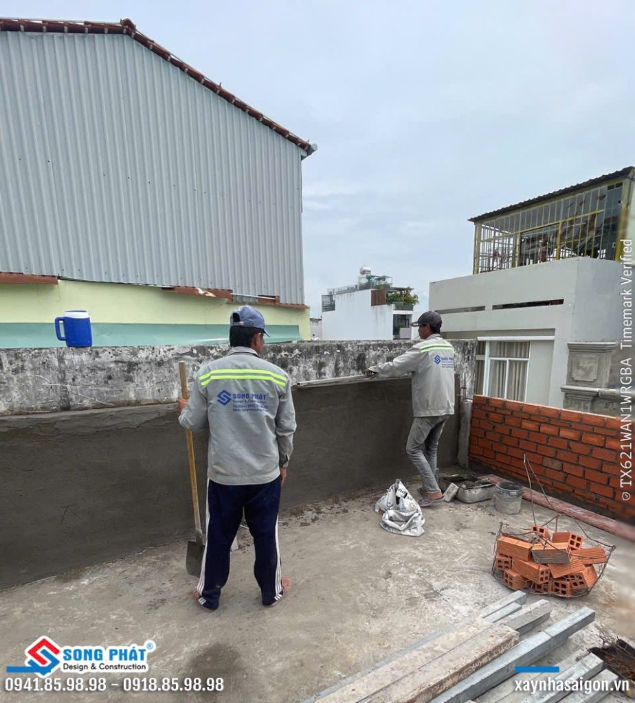 28/05 xây tường bao sân thượng.