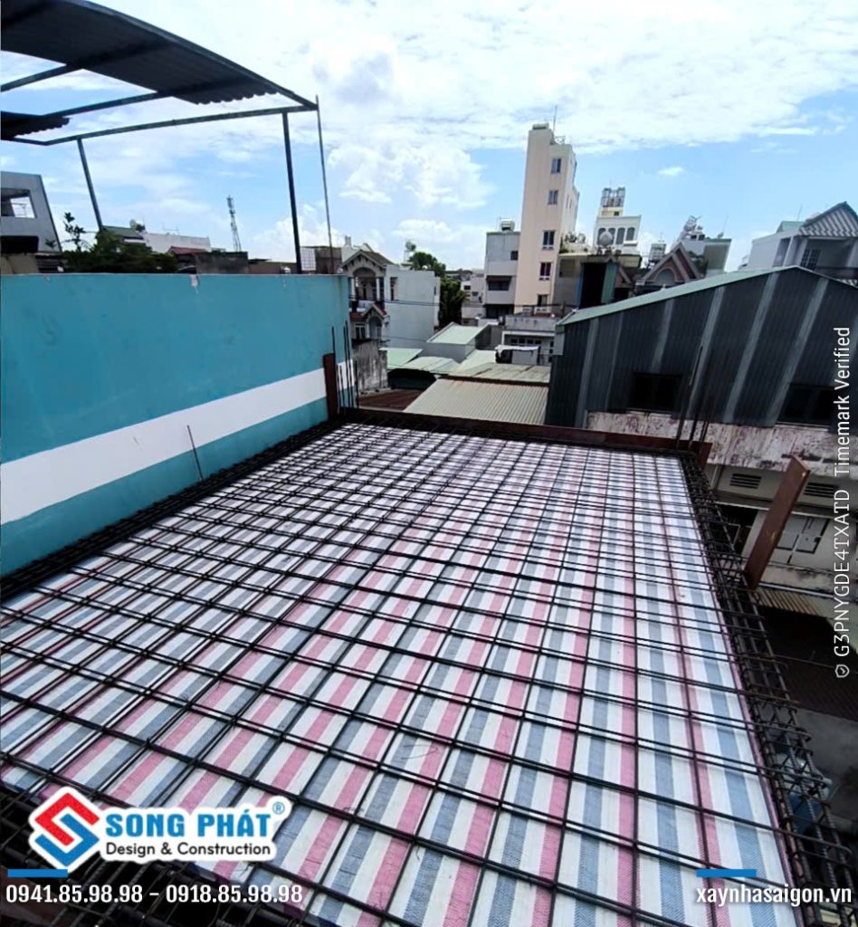 28/06 lắp dựng thép sàn sân thượng.