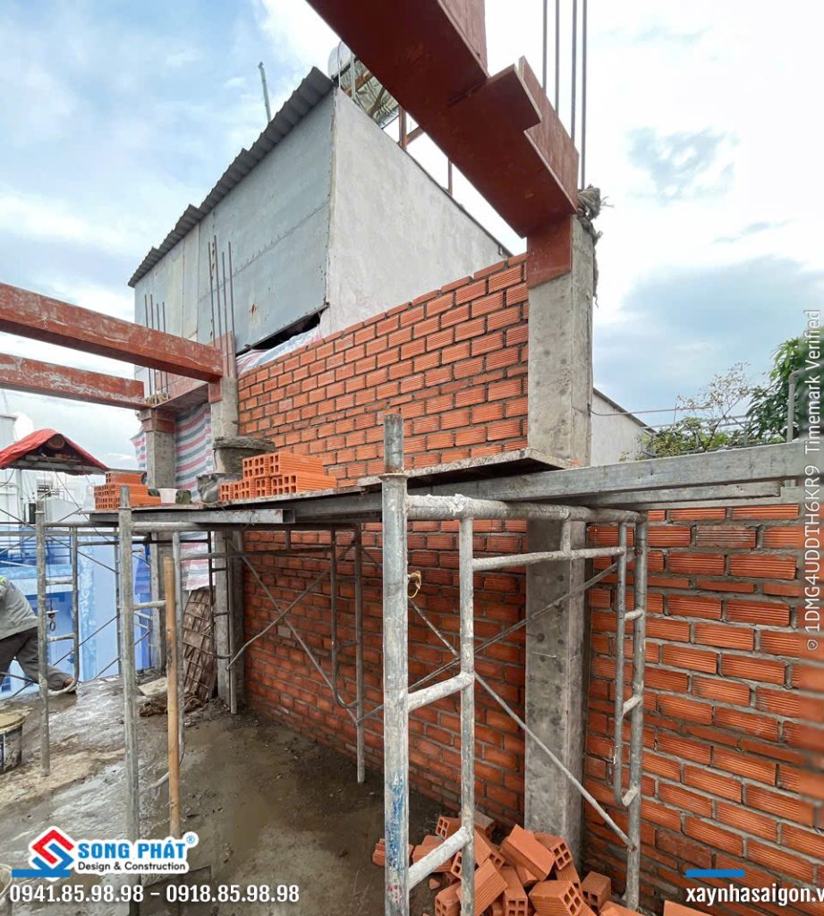 29/05 xây tường bao lầu 3.