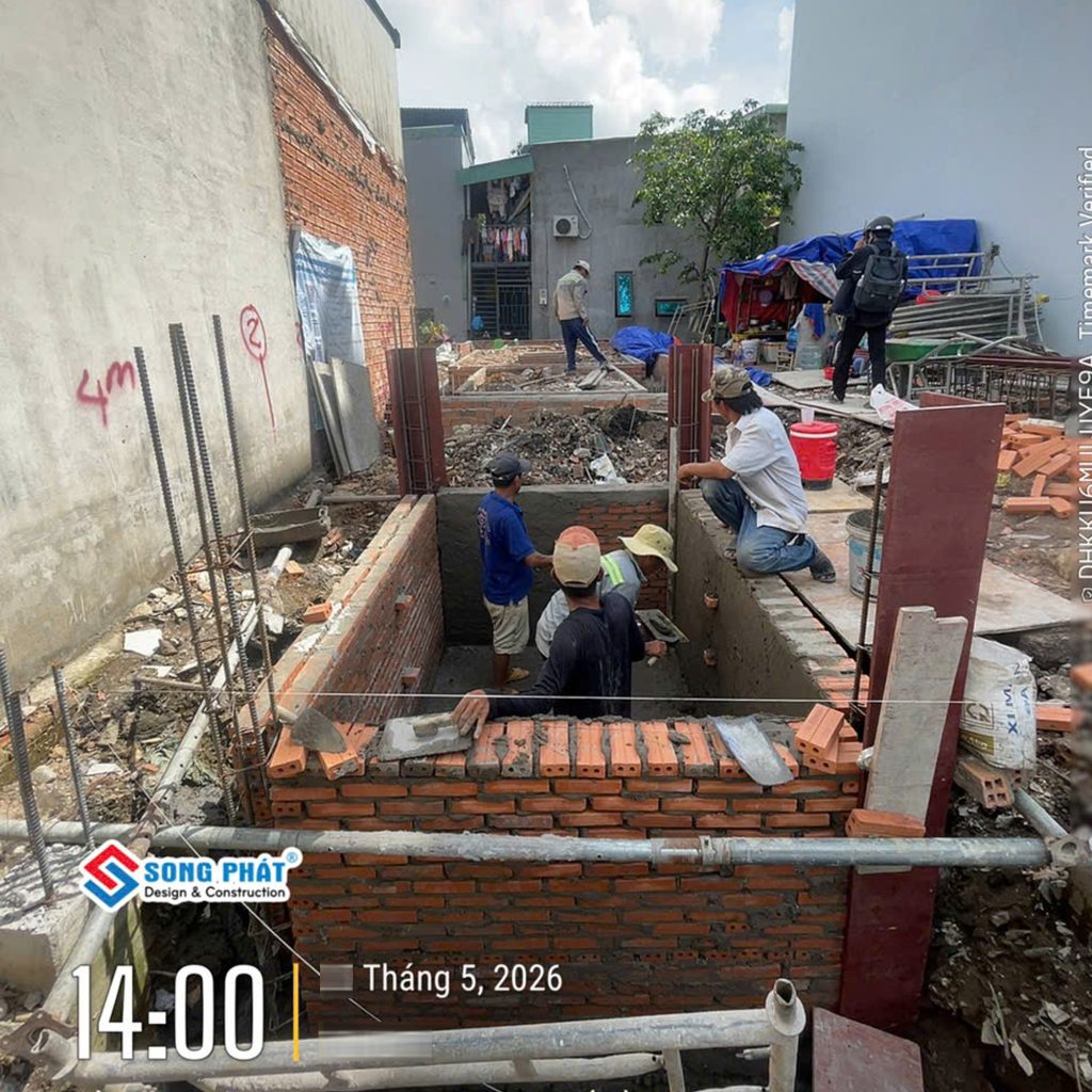 20/05 Tiến hành xây hầm tự hoại 