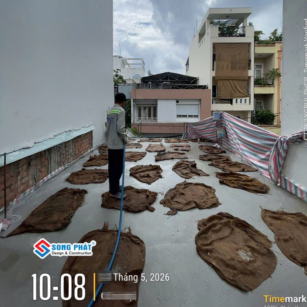 Bao che, tưới ẩm bảo dưỡng bê tông sàn