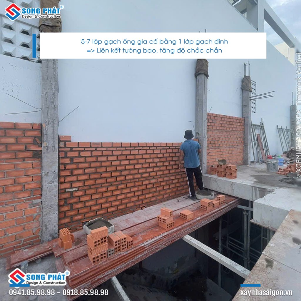 Thi công xây tường tại công trình anh Minh Anh.