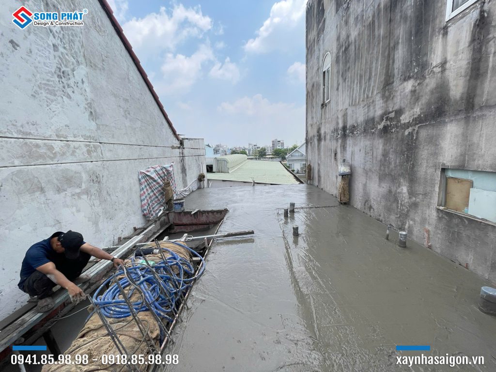 26/03 Hoàn thiện đổ bê tông sàn lầu 2