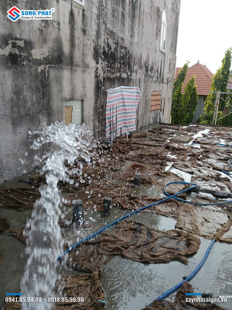 Bao che, tưới ẩm bảo dưỡng bê tông sàn 