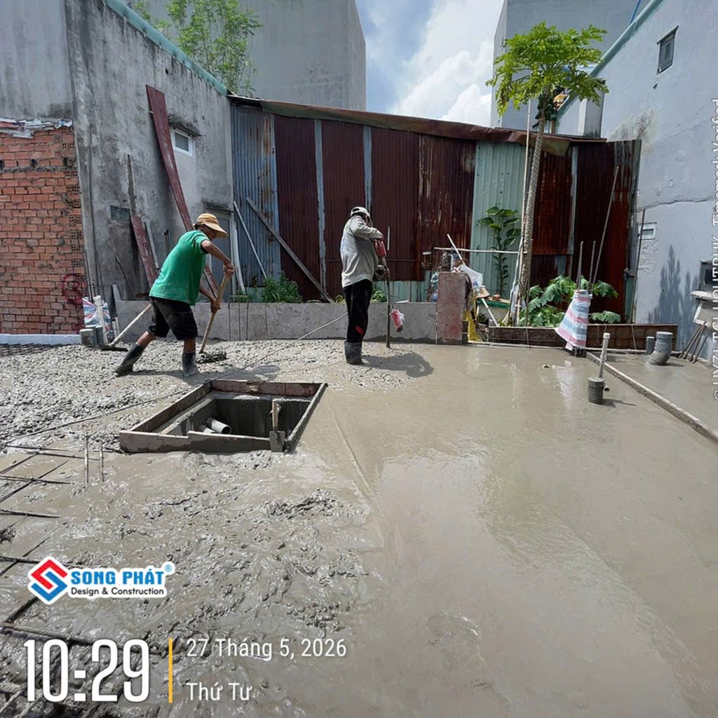 27/05 Tiến hành đổ bê tông móng - sàn trệt
