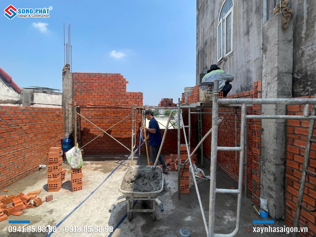 02/04 Xây tường bao lầu 2