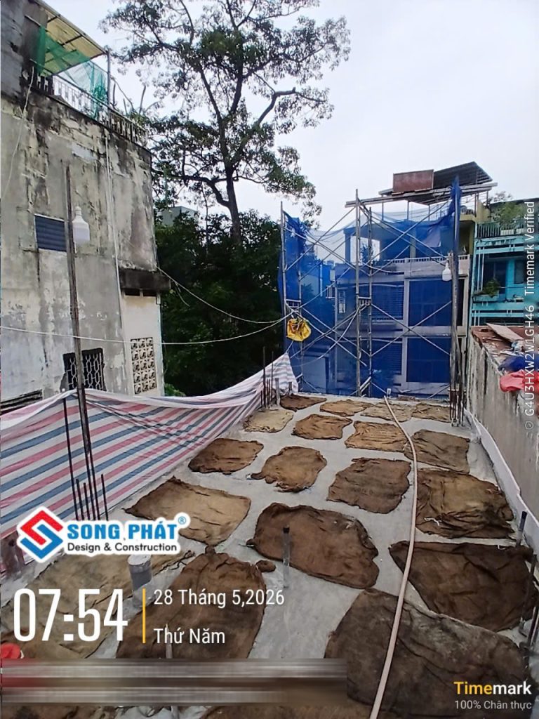 Bao che, tưới ẩm, bảo dưỡng bê tông sàn