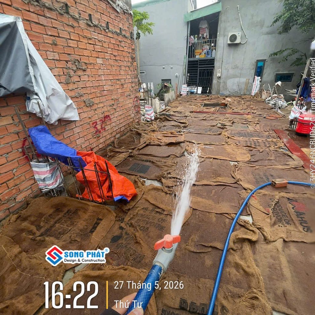 Bao che, tưới ẩm, bảo dưỡng bê tông sàn