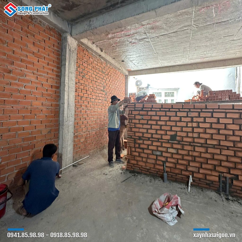 12/03 xây tường ngăn các lầu 